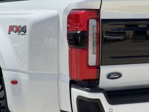 Used 2025 Ford F350 Platinum AWD/4WD image 12