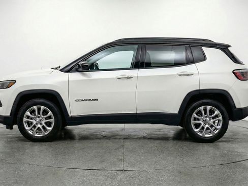 Used 2025 Jeep Compass Limited image 5