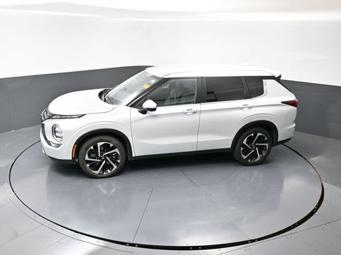 Used 2024 Mitsubishi Outlander SE image 46