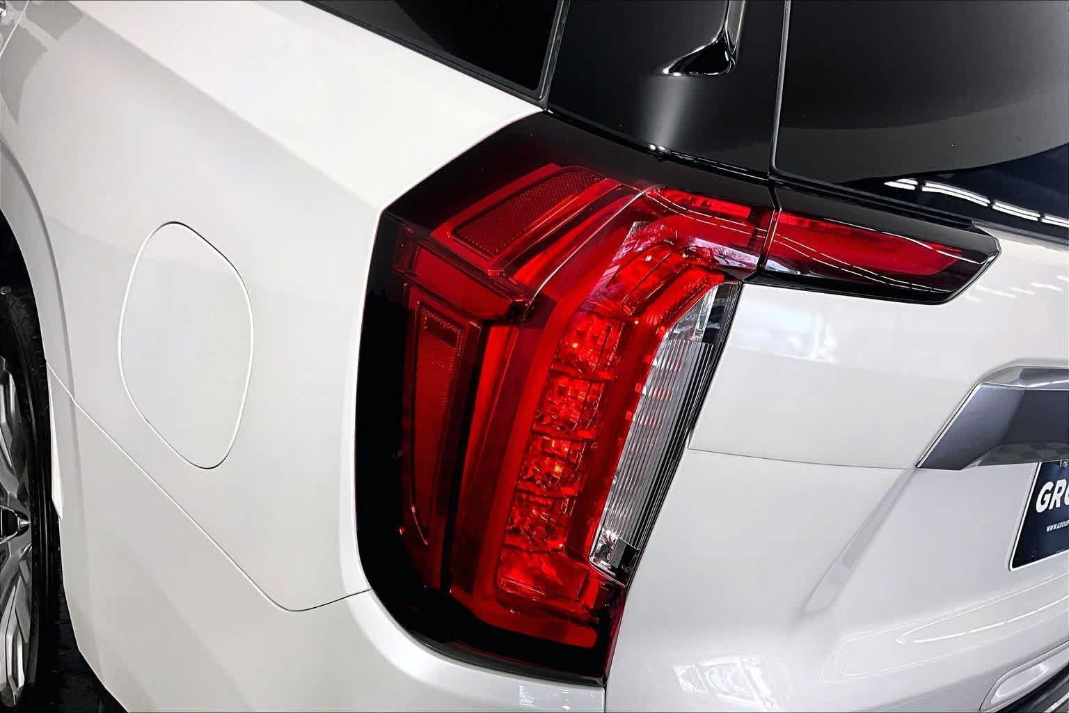 Used 2021 GMC Yukon Denali w/ Denali Premium Package RWD image 26