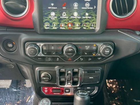 Used 2018 Jeep Wrangler Unlimited Rubicon AWD/4WD image 15