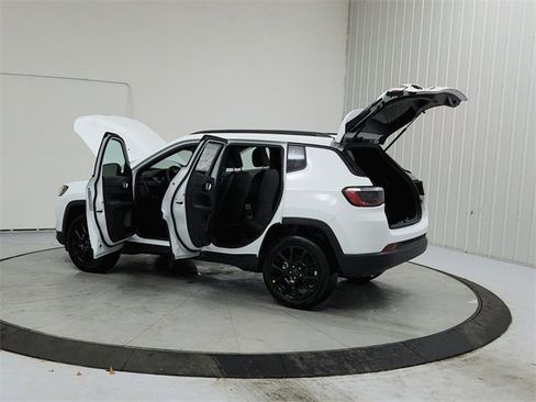 New 2026 Jeep Compass Latitude image 13