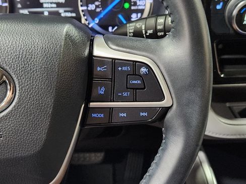 Used 2022 Toyota Highlander XLE AWD/4WD image 50