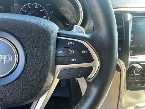 Used 2017 Jeep Grand Cherokee Limited AWD/4WD image 10
