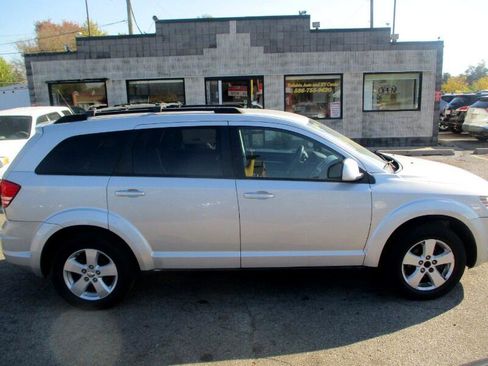 Used 2010 Dodge Journey SXT w/ Premium Convenience Group image 2