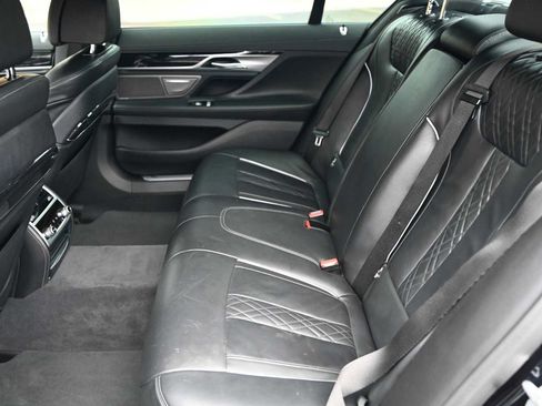 Used 2019 BMW 750i w/ M Sport Package RWD image 14