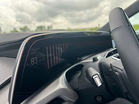 New 2026 Cadillac Vistiq Premium Luxury w/ LPO, Floor Liner Package image 18