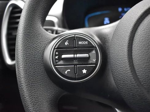 Used 2025 Kia Soul LX w/ LX Technology Package image 24