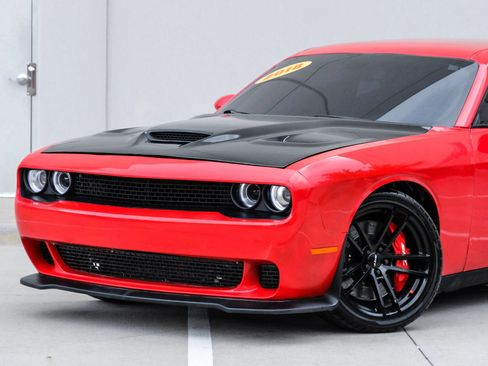 Used 2018 Dodge Challenger R/T w/ Driver Convenience Group RWD image 7