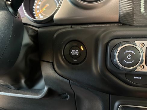 Used 2022 Jeep Wrangler Unlimited Sport AWD/4WD image 21