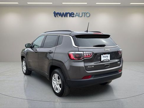 Used 2022 Jeep Compass Latitude w/ Convenience Group AWD/4WD image 3