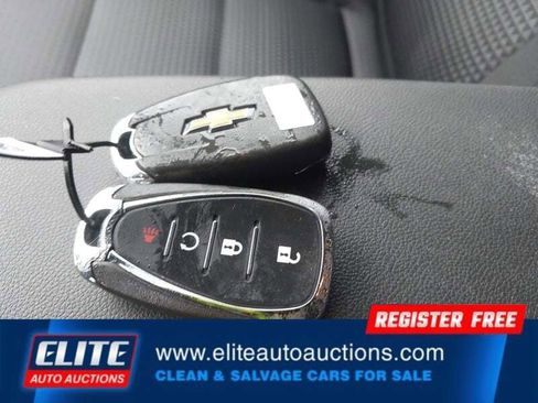 Used 2025 Chevrolet Trax LT w/ LT Convenience Package FWD image 21