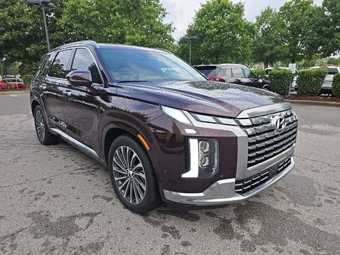 Used 2024 Hyundai Palisade Calligraphy FWD image 2