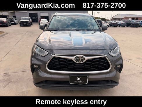 Used 2021 Toyota Highlander XLE FWD image 7