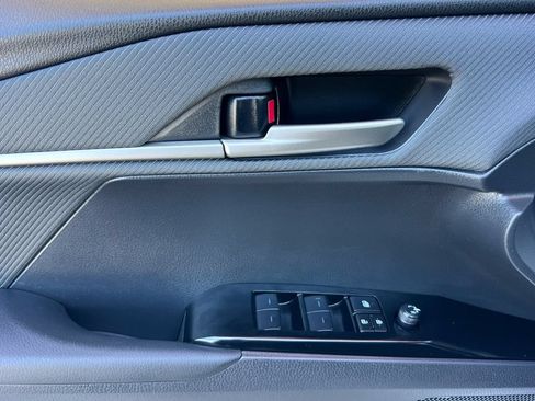 Used 2025 Toyota Camry SE FWD image 13
