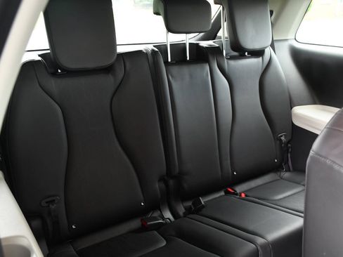 Used 2024 Kia Carnival LX FWD image 32