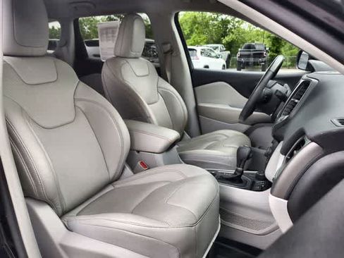 Certified 2021 Jeep Cherokee Latitude Lux w/ Comfort/Convenience Group AWD/4WD image 22
