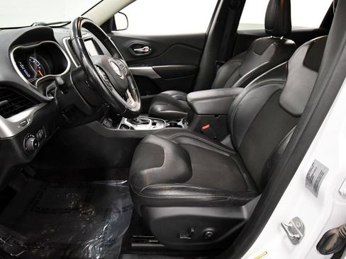 Used 2018 Jeep Cherokee Latitude Plus FWD image 14