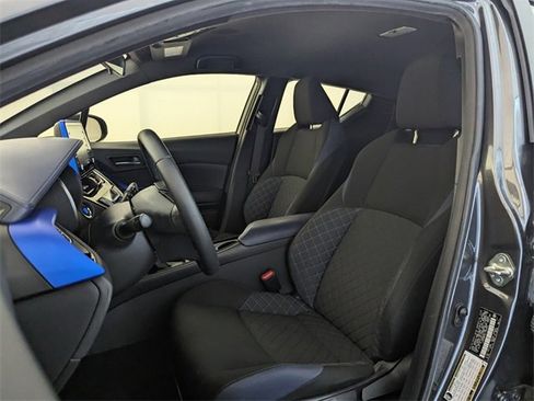 Used 2020 Toyota C-HR XLE image 5