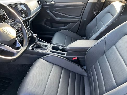 Used 2024 Volkswagen Jetta SE image 9