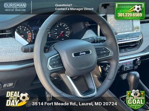 Used 2025 Jeep Compass Latitude w/ Sun & Sound Group AWD/4WD image 9