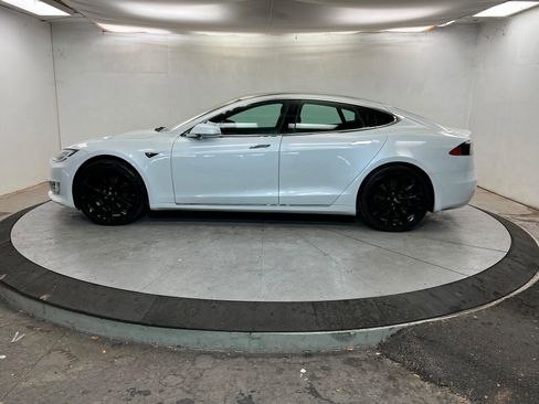 Used 2020 Tesla Model S Long Range image 2
