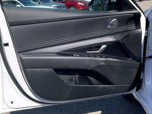 Used 2025 Hyundai Elantra SEL FWD image 9