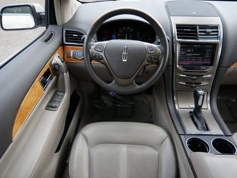 Used 2013 Lincoln MKX AWD image 12