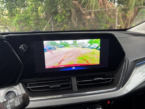 Used 2025 Chevrolet Trax LT FWD image 25
