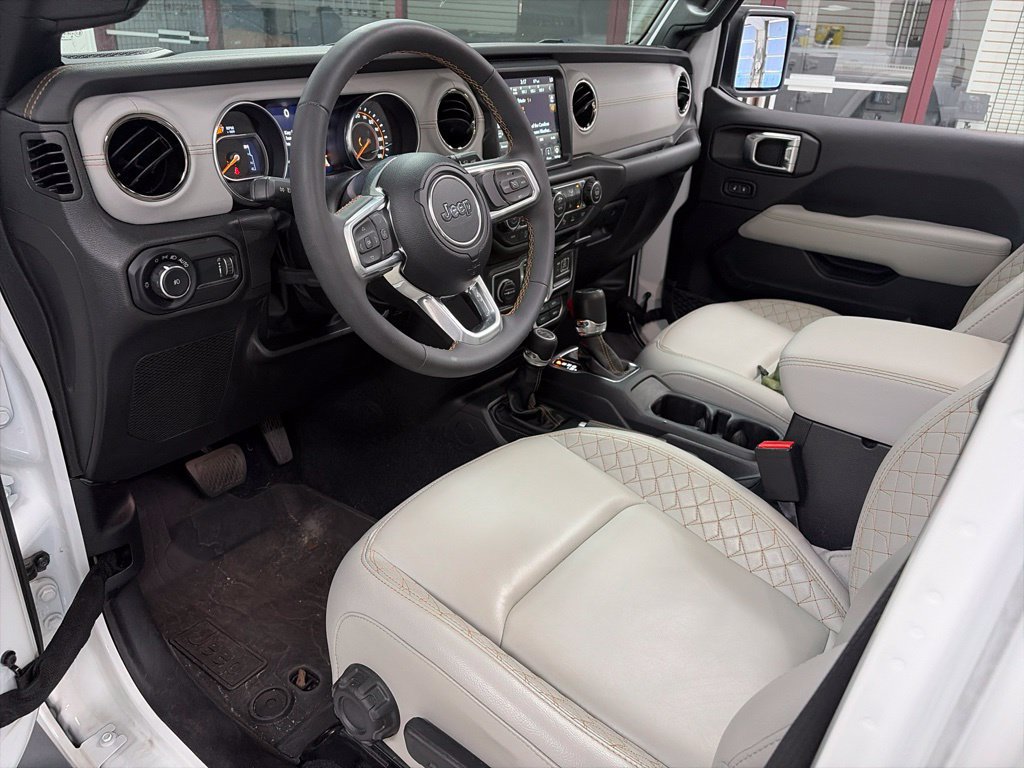 Used 2023 Jeep Wrangler Unlimited Sahara AWD/4WD image 5