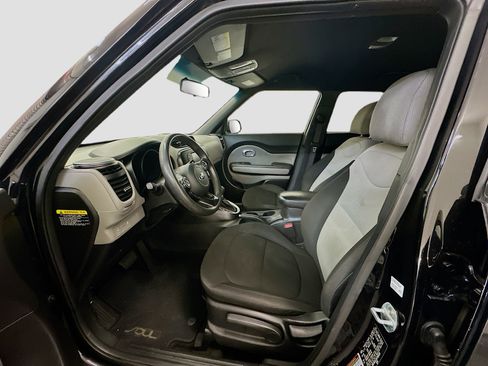 Used 2019 Kia Soul image 13