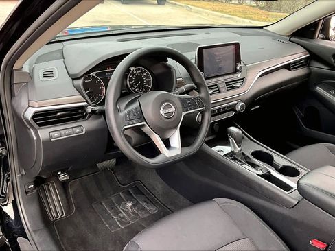 Used 2025 Nissan Altima 2.5 SV image 18