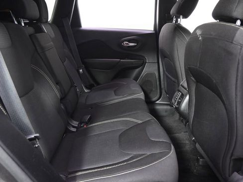 Used 2015 Jeep Cherokee Latitude w/ Cold Weather Group image 18