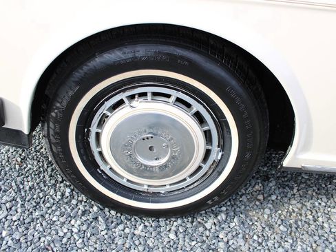 Used 1991 Rolls-Royce Silver Spur II image 42