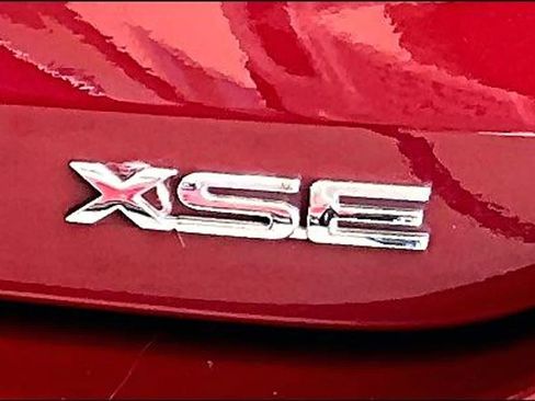Used 2022 Toyota Highlander XSE FWD image 9
