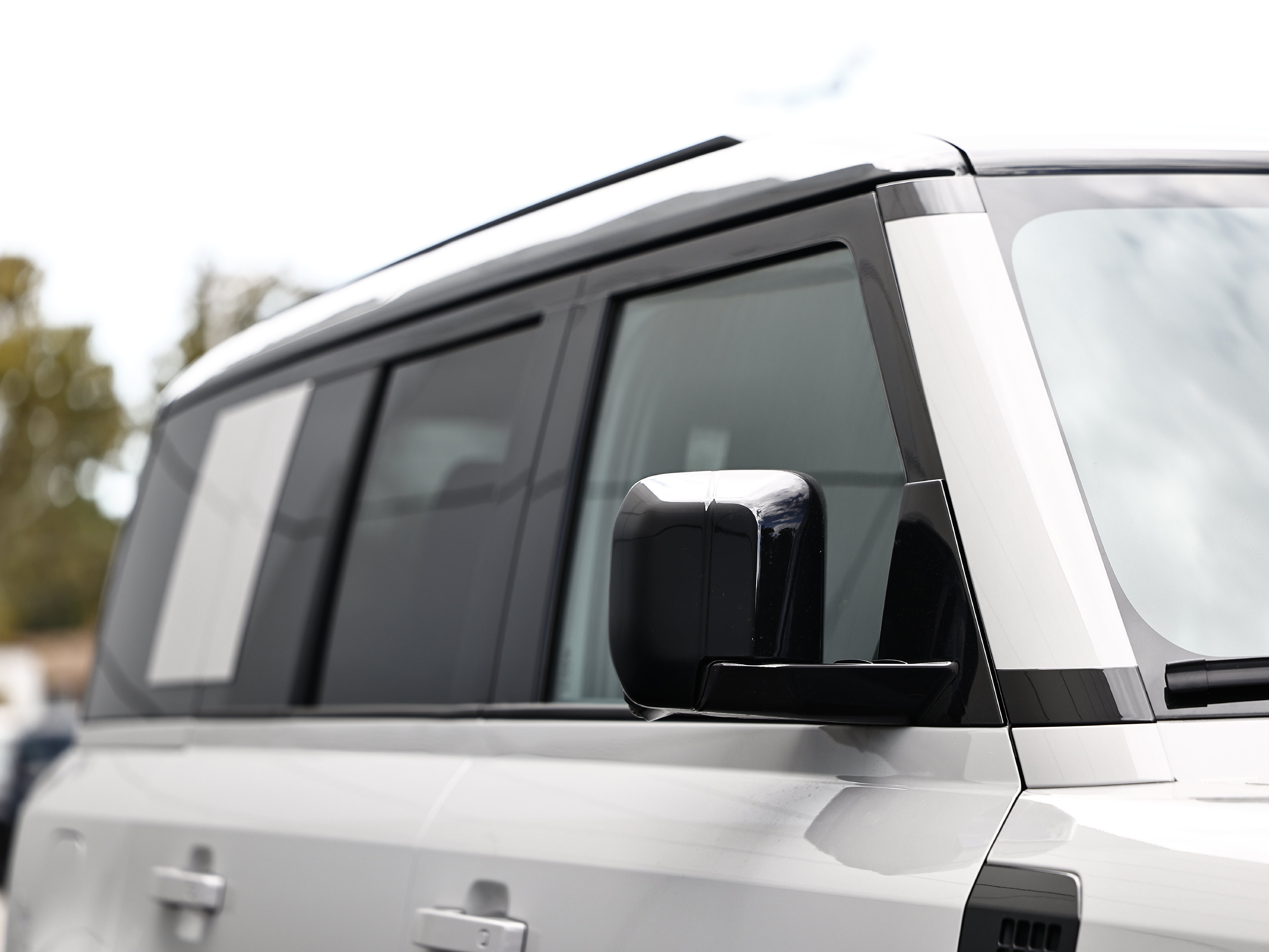 New 2026 Land Rover Defender 110 X-Dynamic SE AWD/4WD image 14