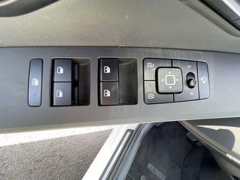 Used 2023 Kia Niro FWD image 15