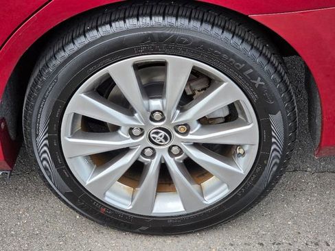 Used 2016 Toyota Camry XLE w/ Moonroof Package image 15