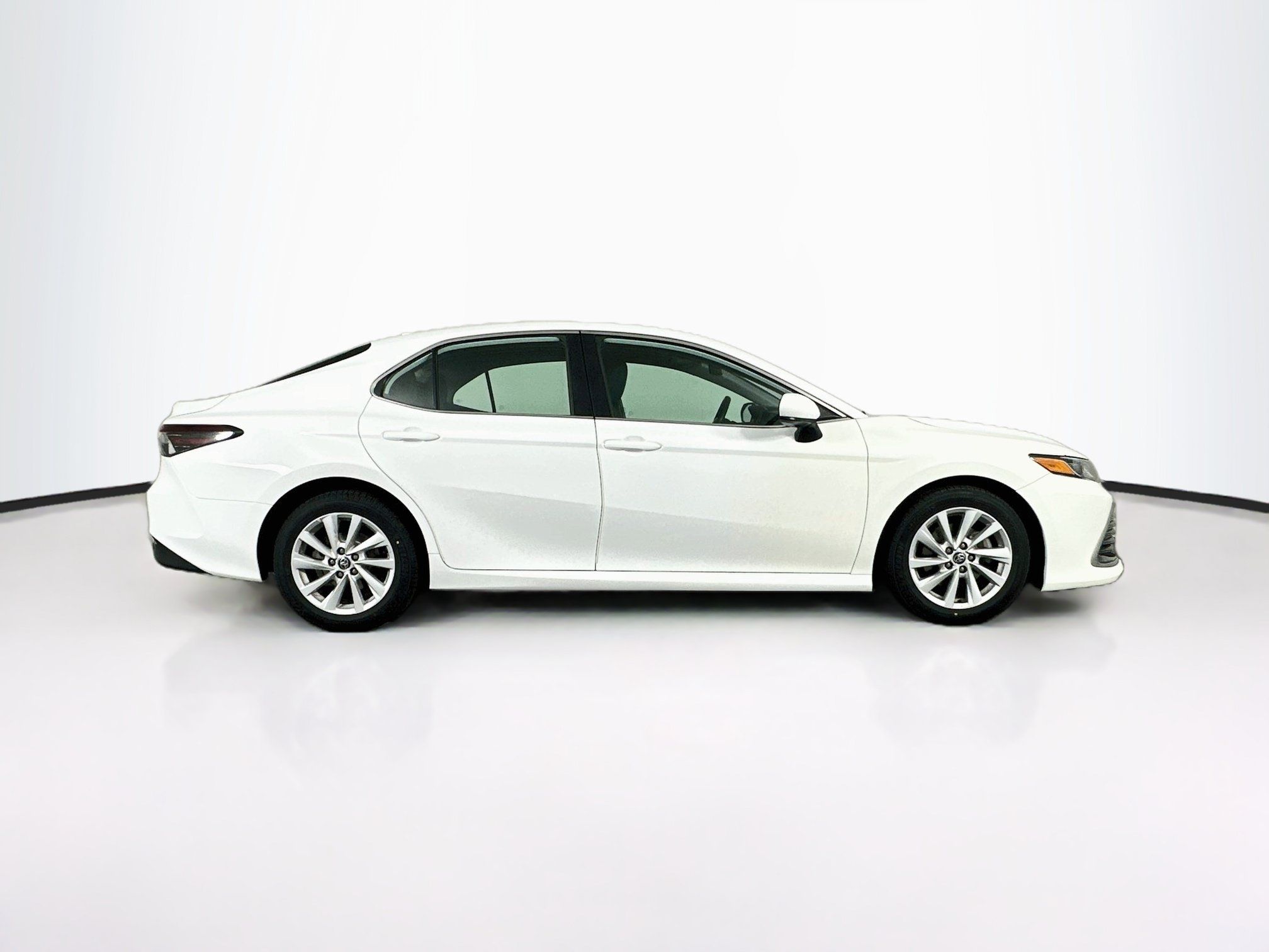 Used 2022 Toyota Camry LE w/ Carpet Mat Package (TMS) FWD image 10