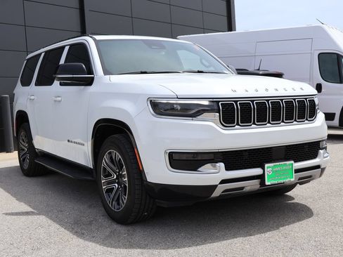 Used 2024 Jeep Wagoneer Series II w/ Flexible Seating Group AWD/4WD image 6
