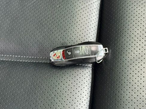 Used 2013 Porsche Cayenne Turbo image 47