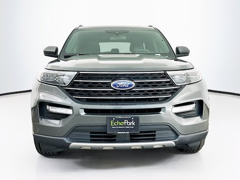 Used 2020 Ford Explorer XLT w/ Equipment Group 202A image 2