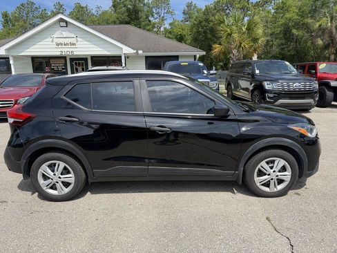 Used 2019 Nissan Kicks S FWD image 4