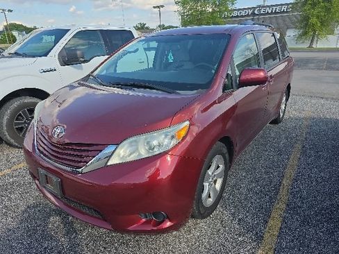 Used 2015 Toyota Sienna LE FWD image 7