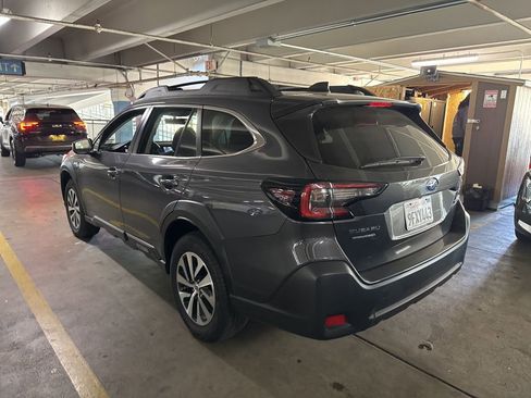 Used 2023 Subaru Outback Premium AWD/4WD image 2