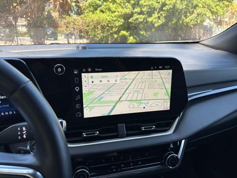 Used 2025 Chevrolet Equinox LT FWD image 20