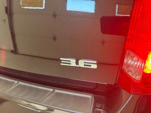 Used 2015 Cadillac SRX Luxury w/ Driver Awareness Package FWD image 12