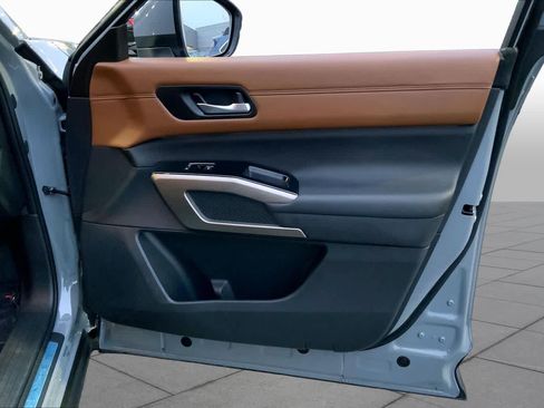 Used 2025 Nissan Pathfinder Platinum w/ Cargo Package FWD image 21