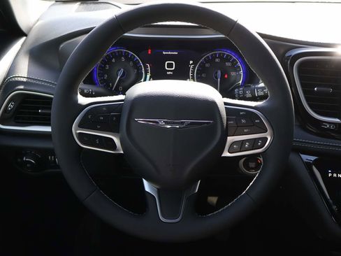 New 2026 Chrysler Pacifica Select FWD image 14