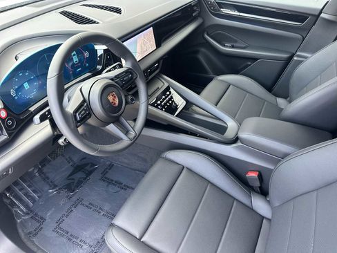 New 2025 Porsche Macan Electric image 4